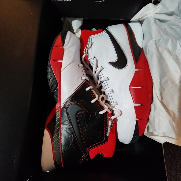 Kobe 1 protro main image 4